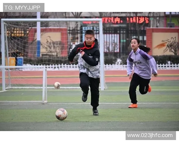 快乐练足球让孩子们在运动中成长与团结的精彩旅程